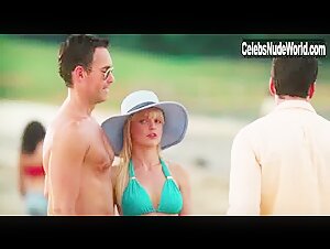 Mena Suvari in American Reunion (2012) 14