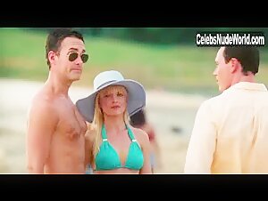 Mena Suvari in American Reunion (2012) 15