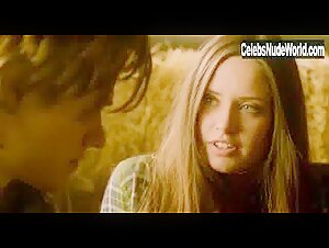 Merritt Patterson in Wolves (2014) 4