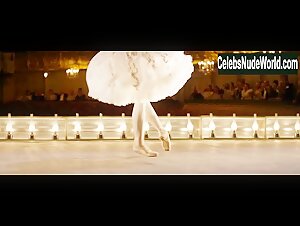 Michalina Olszanska in Koronatsiya (series) (2019) 1