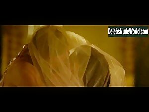 Michalina Olszanska in Koronatsiya (series) (2019) 10