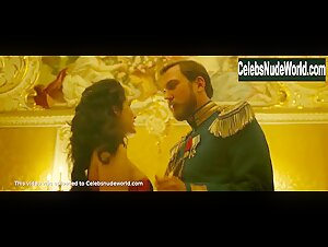Michalina Olszanska in Koronatsiya (series) (2019) 8