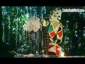 Michela Miti Outdoor , Butt in Dolce pelle di Angela (1986)