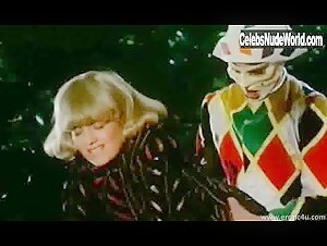 Michela Miti Outdoor , Butt in Dolce pelle di Angela (1986) 16
