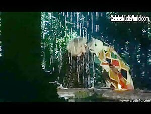 Michela Miti Outdoor , Butt in Dolce pelle di Angela (1986) 4