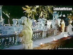 Michela Miti Outdoor , Butt in Dolce pelle di Angela (1986) 7