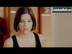 Michelle Batista Cleavage , Brunette in O Negocio (series) (2013) 14