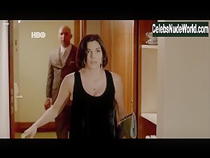 Michelle Batista Cleavage , Brunette in O Negocio (series) (2013) 7