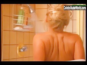 Michelle Perry Shower , Blonde in Illicit Lovers (2000) 3