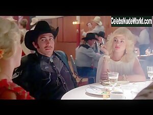 Anne Hathaway in Brokeback Mountain (2005) 16