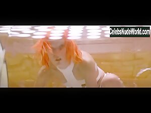 Milla Jovovich in Fifth Element (1997) 8