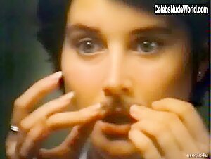 Missy O'Shea boobs , Mirror in New York Nights (1984) 16