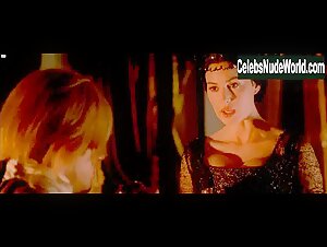 Monica Bellucci in Le pacte des loups (2001) 14
