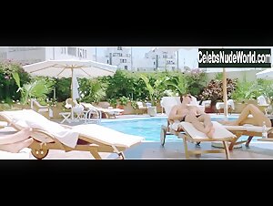 Monica Bellucci in Agents secrets (2004) 1