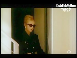 Myriam Nedellec in Une jeune fille si charmante (1993) 15