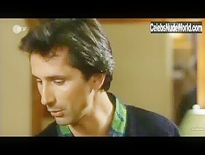 Nadia Fares Explicit , Brunette in Elles n'oublient jamais (1994) 9