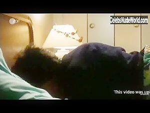 Nadia Fares Kissing , Couple in Elles n'oublient jamais (1994) 17