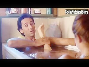 Nadia Fares Bathtub , boobs in Elles n'oublient jamais (1994) 11