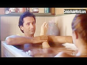 Nadia Fares Bathtub , boobs in Elles n'oublient jamais (1994) 15