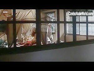 Nadia Fares in Poliziotti (1995) 10