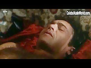 Nadia Fares in Poliziotti (1995) 18