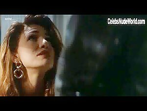Nadia Fares in Poliziotti (1995) 2