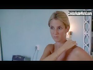 Natacha Regnier in Tout va bien, on s'en va (2000) 11
