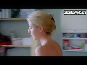 Natacha Regnier in Tout va bien, on s'en va (2000) 12