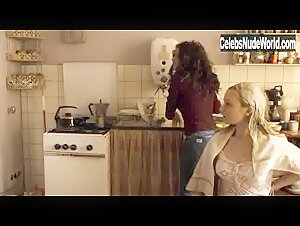 Natalia Avelon Blonde , boobs in Das wilde Leben (2007) 2
