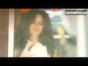 Natalia Avelon Outdoor , Nipple in Das wilde Leben (2007) 18