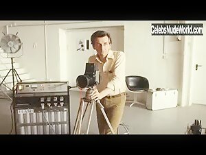 Natalia Avelon Lingerie , Brunette in Das wilde Leben (2007) 18
