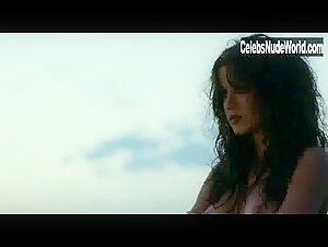 Natalia Avelon Outdoor , Explicit in Das wilde Leben (2007) 16
