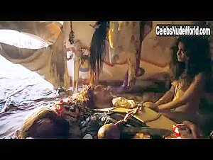 Natalia Avelon Outdoor , Explicit in Das wilde Leben (2007) 6