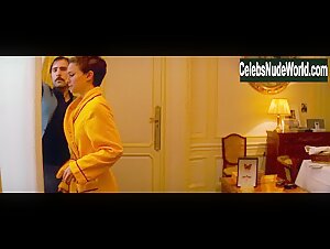 Natalie Portman in Hotel Chevalier (2007) 17