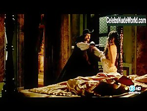 Natasha Yarovenko Costume , Brunette in Las aventuras del capitan Alatriste (series) (2015) 2