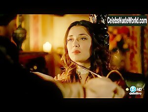 Natasha Yarovenko Costume , Brunette in Las aventuras del capitan Alatriste (series) (2015) 3