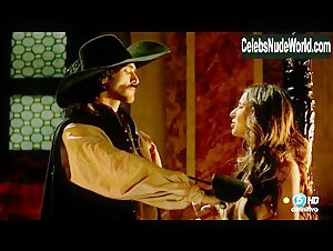 Natasha Yarovenko Costume , Brunette in Las aventuras del capitan Alatriste (series) (2015) 5