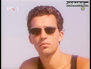 Neda Arneric in Haloa - praznik kurvi (1988) 2