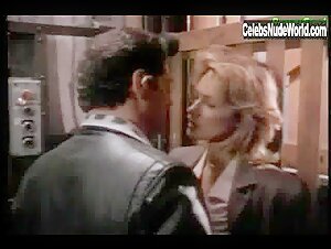 Nicole Gian Kissing , Blonde in Striking Resemblance (1997) 4