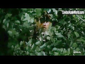 Nieves Navarro Outdoor , Hot in Emanuelle e gli ultimi cannibali (1977) 11