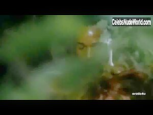 Nieves Navarro Outdoor , Hot in Emanuelle e gli ultimi cannibali (1977) 17