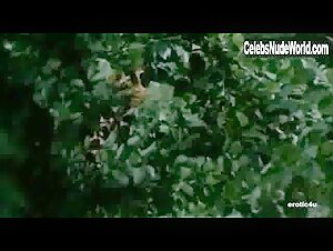 Nieves Navarro Outdoor , Hot in Emanuelle e gli ultimi cannibali (1977) 8