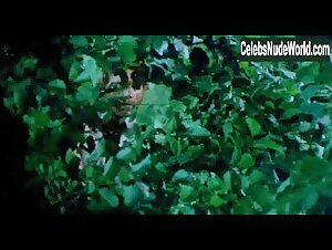 Nieves Navarro Outdoor , boobs in Emanuelle e gli ultimi cannibali (1977) 11