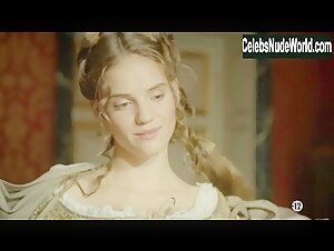 Noemie Schmidt Costume , Blonde in Versailles (series) (2015) 4