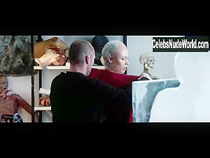 Olga Kurylenko in La corrispondenza (2016) 11