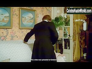 Ornella Muti Costume , Corset in Un amour de Swann (1984) 11