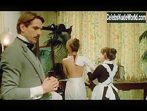 Ornella Muti Costume , Corset in Un amour de Swann (1984) 6