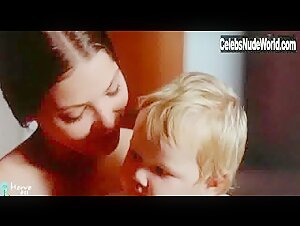 Ornella Muti Flasing , boobs in La derniere femme (1976) 5