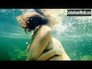 Paolla Oliveira Outdoor , Wet in Felizes Para Sempre (series) (2015) 11