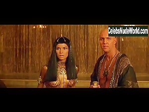 Patricia Velasquez in Mummy (1999) 15